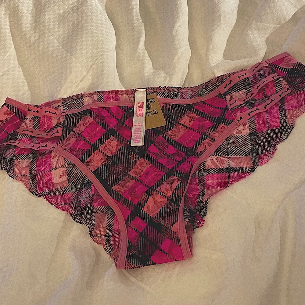 ❤️‍🔥(2 for $8, 3 for $11, 4 for $14)!
 PINK: Lacey, Plaid Panties Size Large